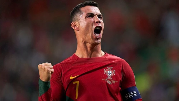 Cầu thủ Cristiano Ronaldo là ai? Tiểu sử và thành tích CR7